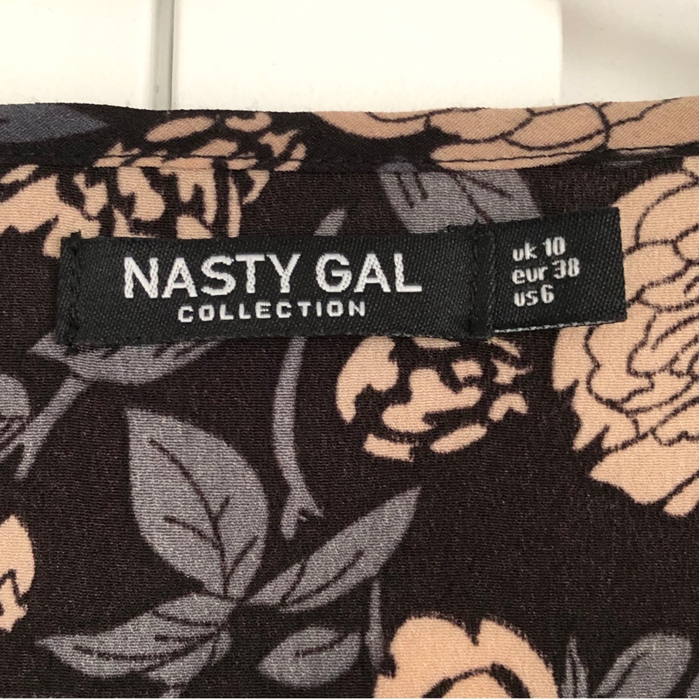 🐧2/$15 Nasty Gal Button Up Floral Long Sleeve Shirt - Picture 2 of 4